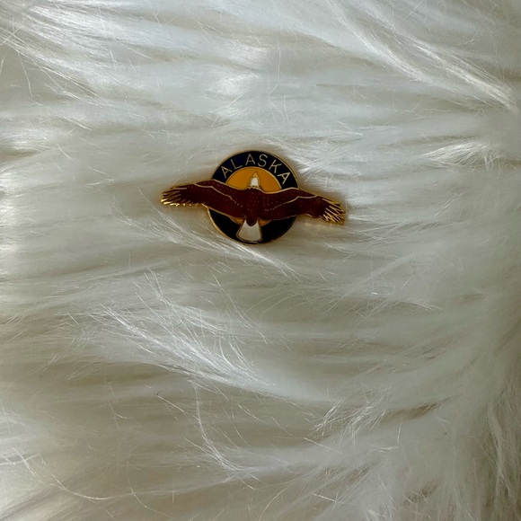 1” Vintage 1986 ALASKA Pin WM Spear Design, Eagle - Picture 3 of 4